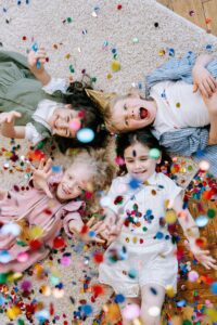 les gamins lillois, créateur d'évènements pour enfants dans toute la région de Lille, les hauts de France, le nord (59), la pas de calais (62) et la Belgique. Pour tous vos évènements privés, mariages, baptêmes, anniversaires, fêtes à thème, animations commerciales, fêtes d’entreprises (arbre de noël, family day) mais également sur des événements organisés par des associations et collectivités, des professionnels et des particuliers