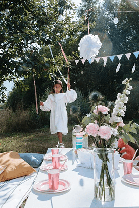 les gamins lillois, créateur d'évènements pour enfants dans toute la région de Lille, les hauts de France, le nord (59), la pas de calais (62) et la Belgique. Pour tous vos évènements privés, mariages, baptêmes, anniversaires, fêtes à thème, animations commerciales, fêtes d’entreprises (arbre de noël, family day) mais également sur des événements organisés par des associations et collectivités, des professionnels et des particuliers