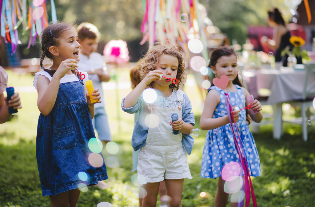Agence évènementielle pour enfants les gamins lillois, créateur d'évènements pour enfants dans toute la région de Lille, les hauts de France, le nord (59), la pas de calais (62) et la Belgique. Pour tous vos évènements privés, mariages, baptêmes, anniversaires, fêtes à thème, animations commerciales, fêtes d’entreprises (arbre de noël, family day) mais également sur des événements organisés par des associations et collectivités, des professionnels et des particuliers